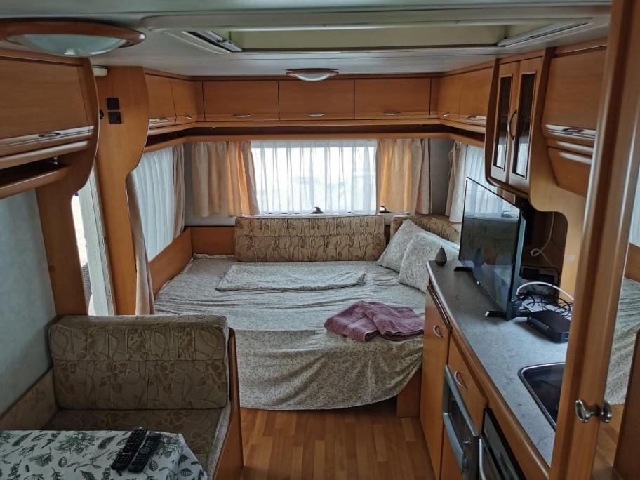 Sea Caravan On The Beach Kiten  Kültér fotó