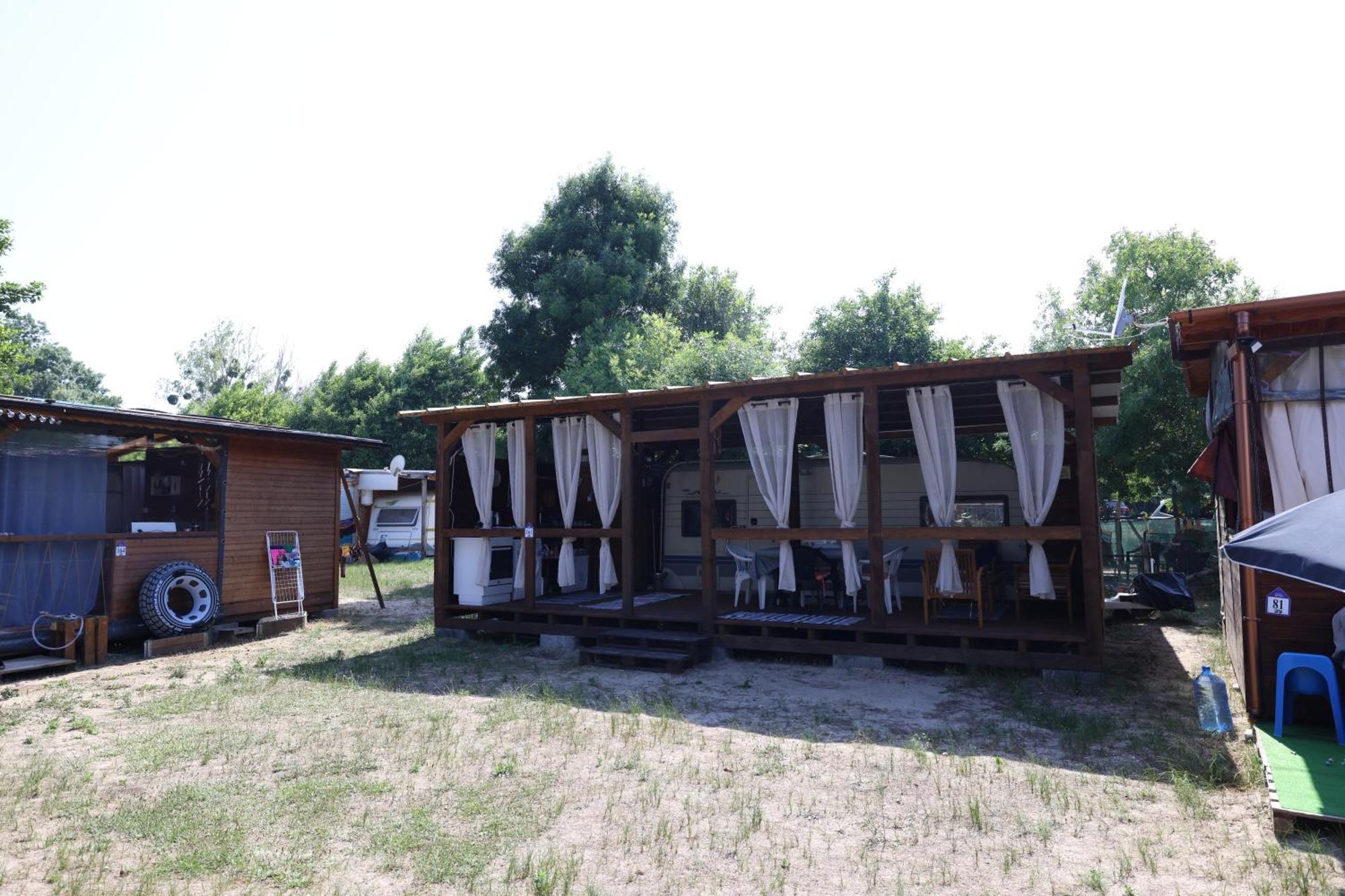 Sea Caravan On The Beach Kiten  Kültér fotó