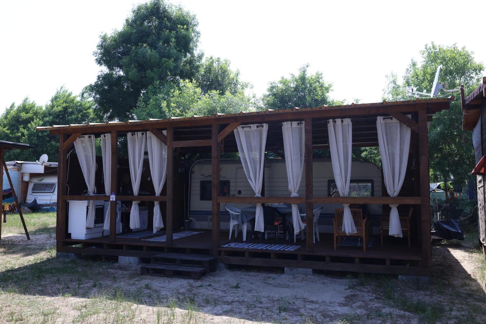 Sea Caravan On The Beach Kiten  Kültér fotó