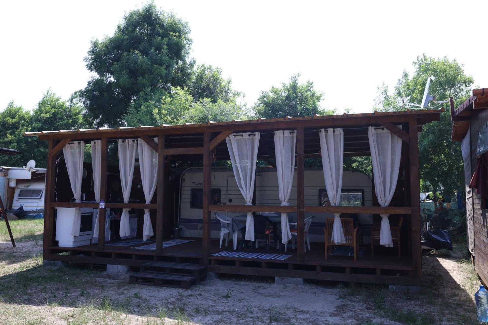Sea Caravan On The Beach Kiten  Kültér fotó