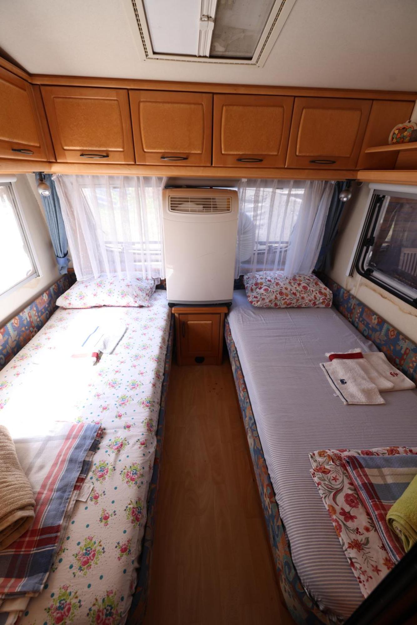 Sea Caravan On The Beach Kiten  Kültér fotó